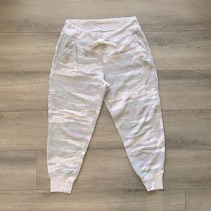 Aerie Camo Jogger Track Pants, Size Medium